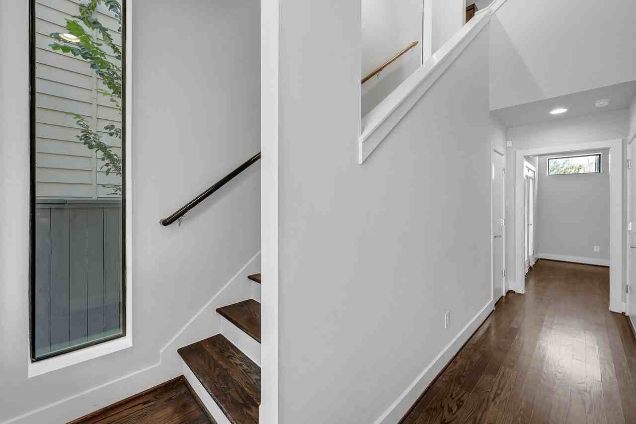 5634 Petty St - Photo 3 of 38