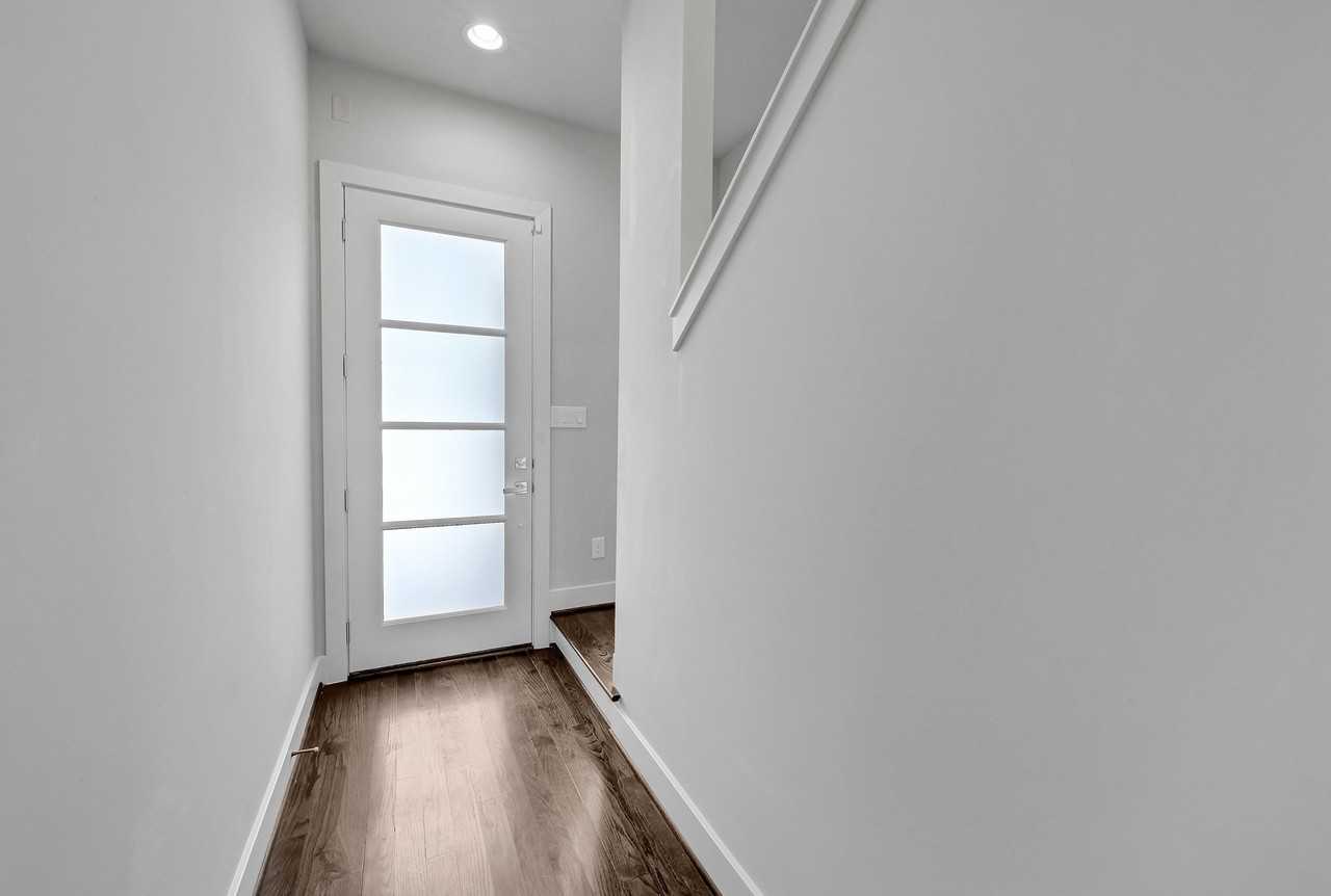 5634 Petty St - Photo 4 of 38