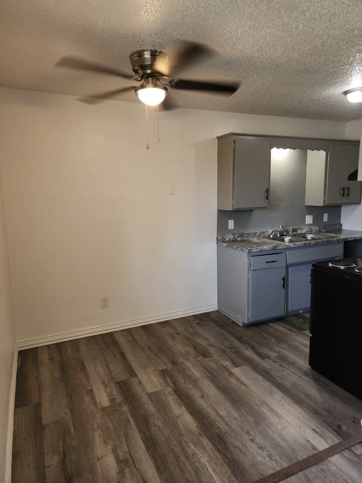 2308 Savannah St Apt 12 - Photo 4 of 16