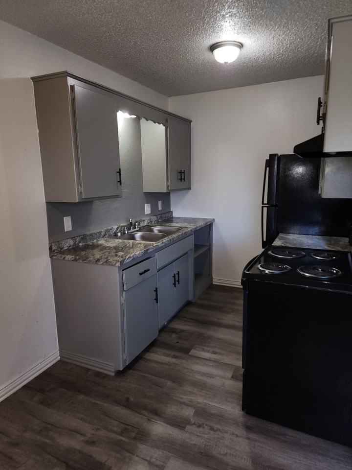 2308 Savannah St Apt 12 - Photo 5 of 16