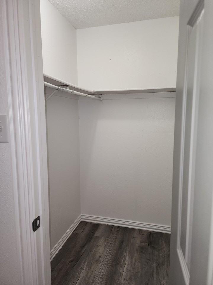 2308 Savannah St Apt 12 - Photo 7 of 16