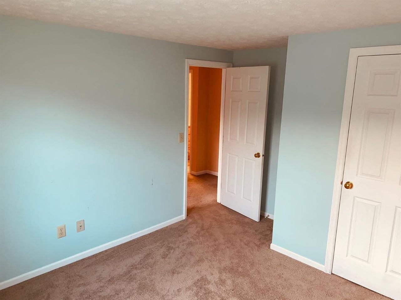 6196 Crooked Creek Dr - Photo 4 of 12