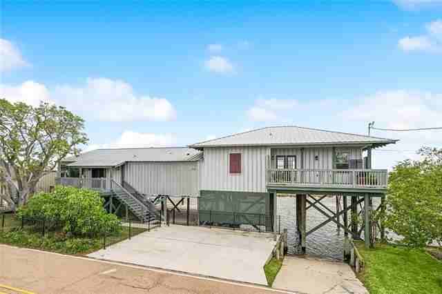 407 Carr Dr - Photo 2 of 48