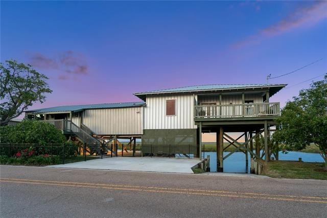 407 Carr Dr - Photo 3 of 48