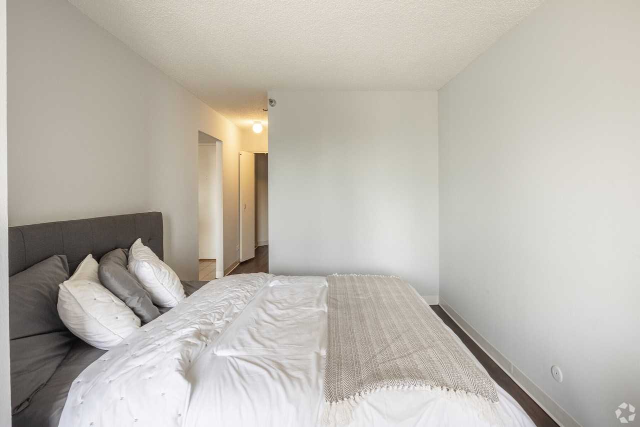 445 E Ohio St - Photo 3 of 25