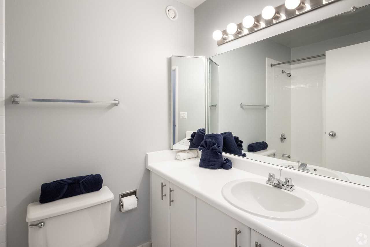 445 E Ohio St - Photo 5 of 25