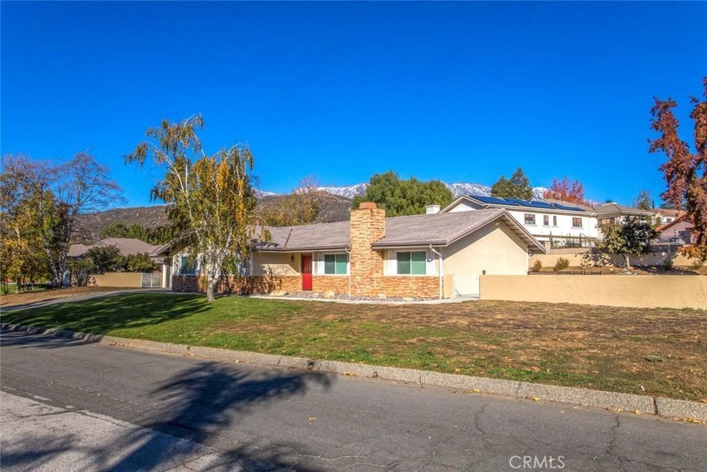 13445 Oak Mesa Dr - Photo 2 of 38