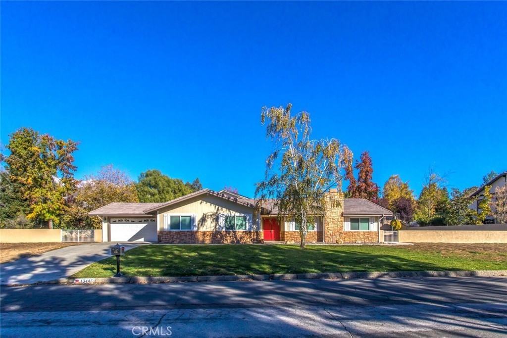 13445 Oak Mesa Dr - Photo 3 of 38