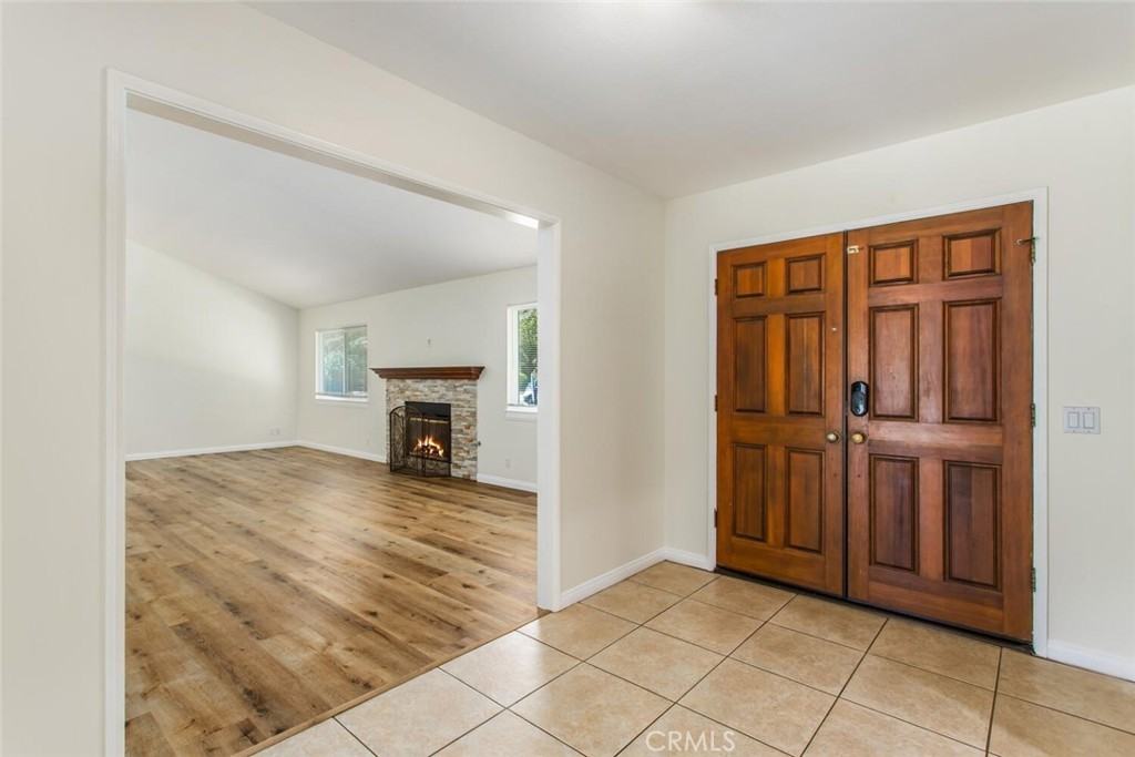 13445 Oak Mesa Dr - Photo 6 of 38