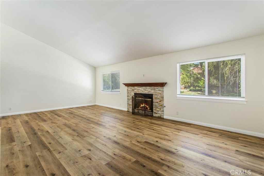 13445 Oak Mesa Dr - Photo 7 of 38