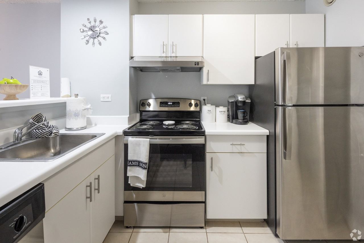 445 E Ohio St #1-1 - Photo 3 of 29