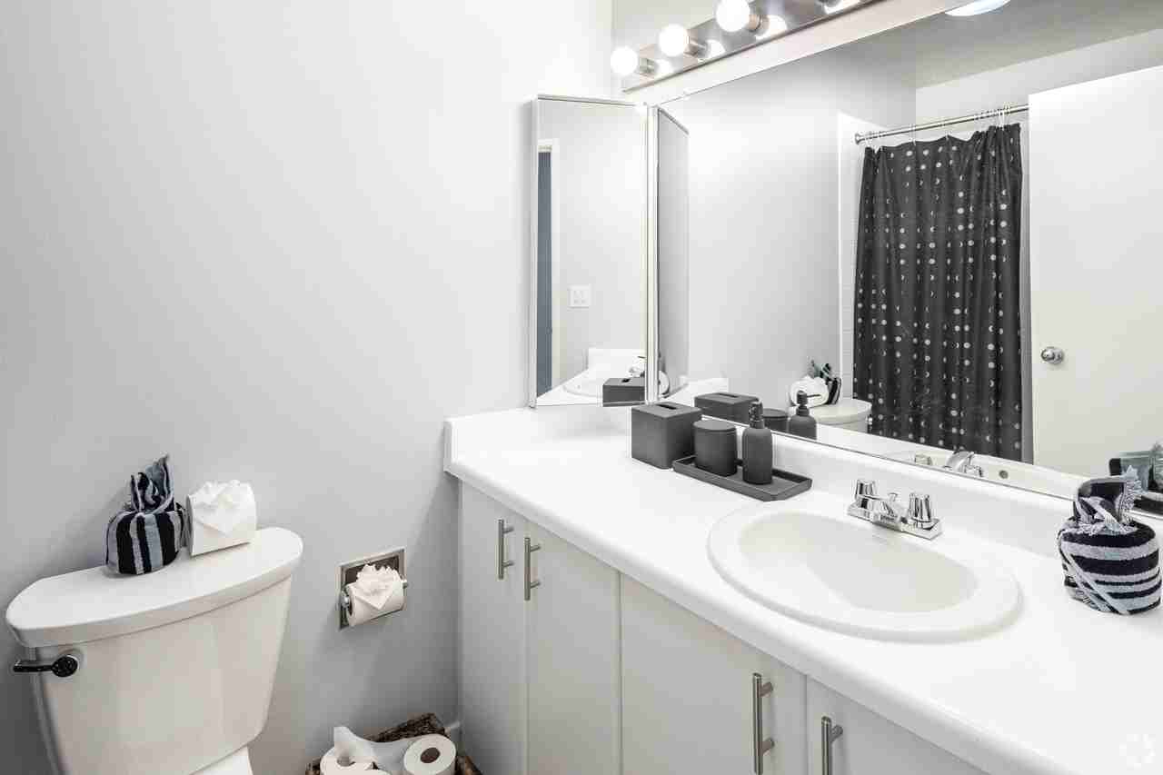 445 E Ohio St #1-1 - Photo 4 of 29