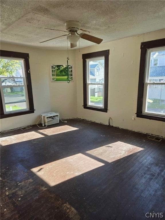 203 Hazelhurst Ave - Photo 2 of 8