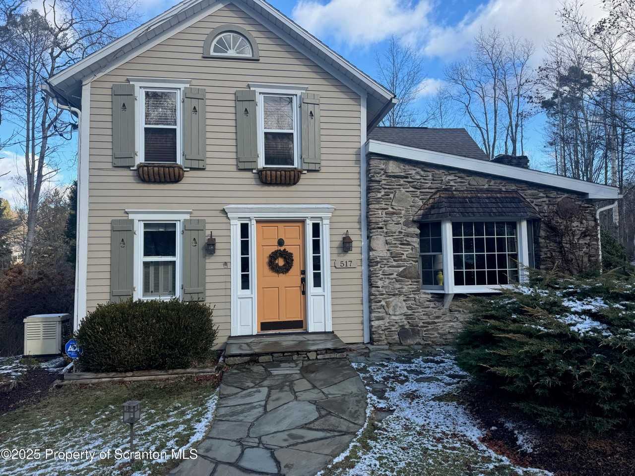 517 Clinton St - Photo 2 of 17