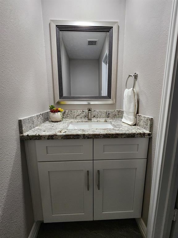 7822 Redlands Dr - Photo 3 of 30