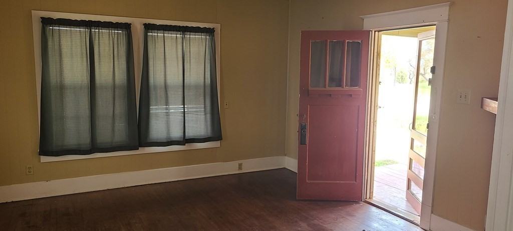 115 N Park St - Photo 2 of 6