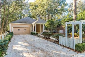 featured image of 10166 Sw 52nd Rd