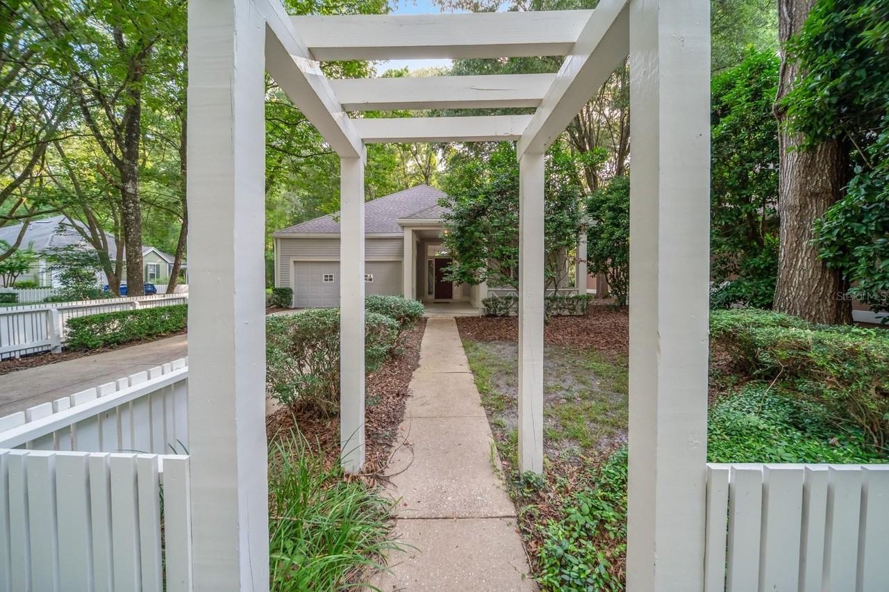 10166 Sw 52nd Rd - Photo 3 of 42