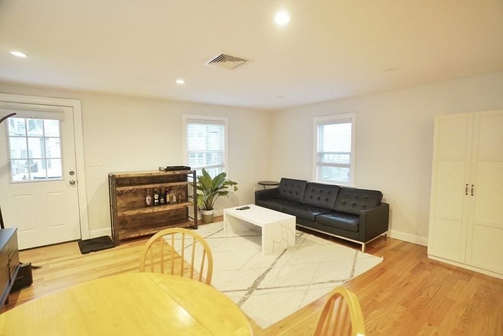 238 Saratoga St - Photo 3 of 13