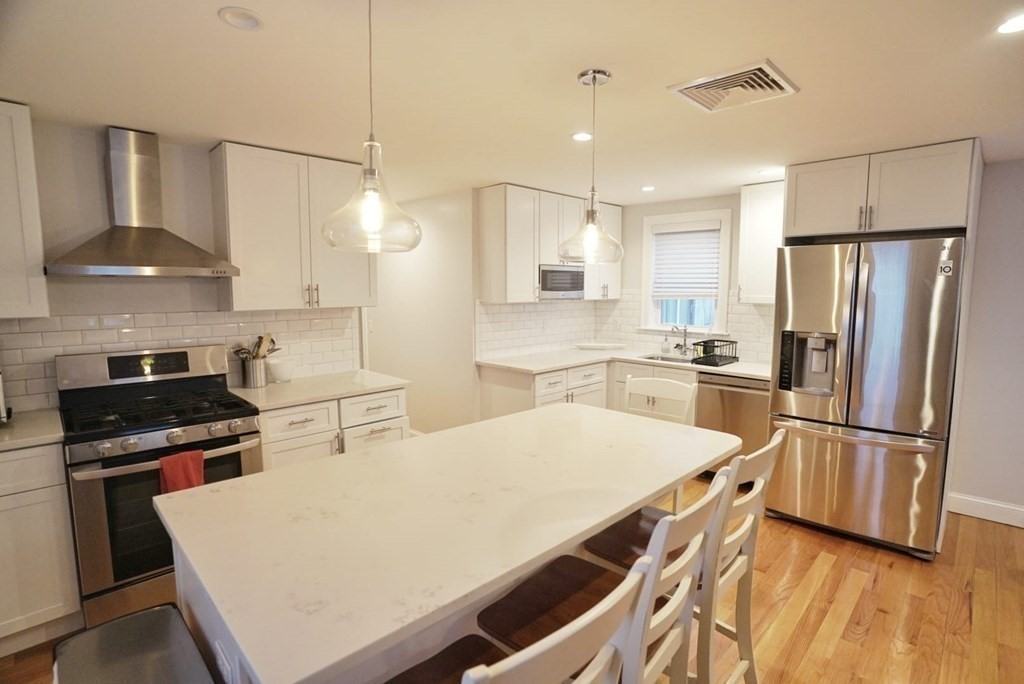 238 Saratoga St - Photo 5 of 13