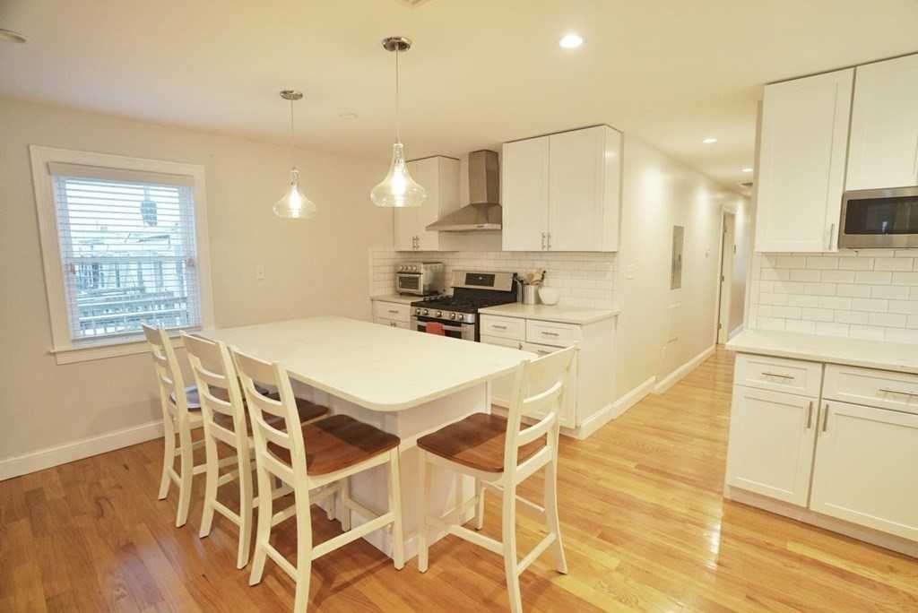 238 Saratoga St - Photo 6 of 13