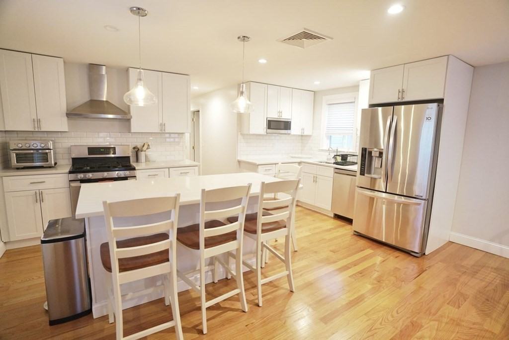238 Saratoga St - Photo 7 of 13
