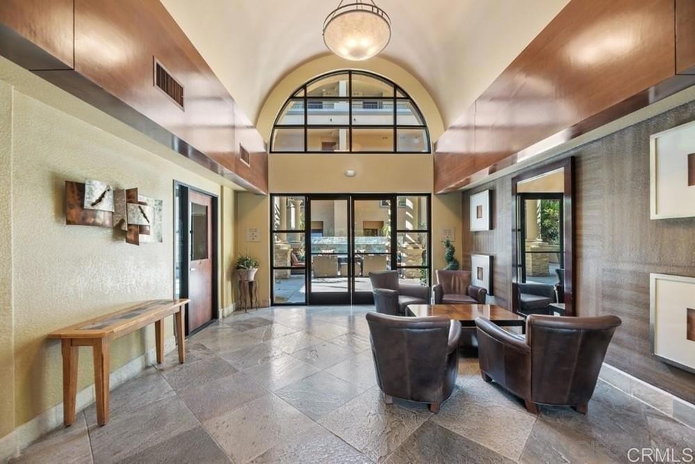 301 W G St - Photo 4 of 34