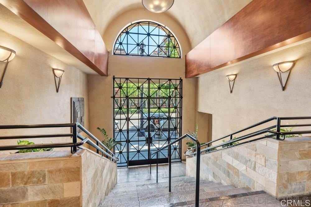 301 W G St - Photo 5 of 34