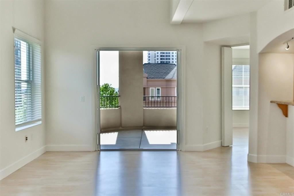 301 W G St - Photo 6 of 34