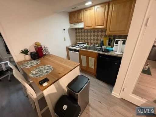 87 Hastings Ave - Photo 2 of 4