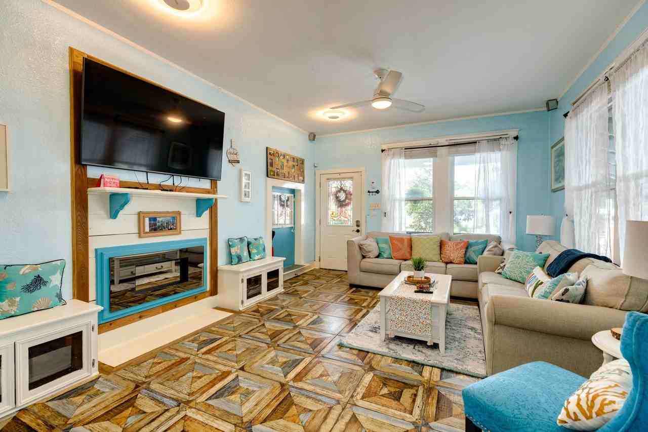 3523 Avenue P 1/2 - Photo 4 of 35