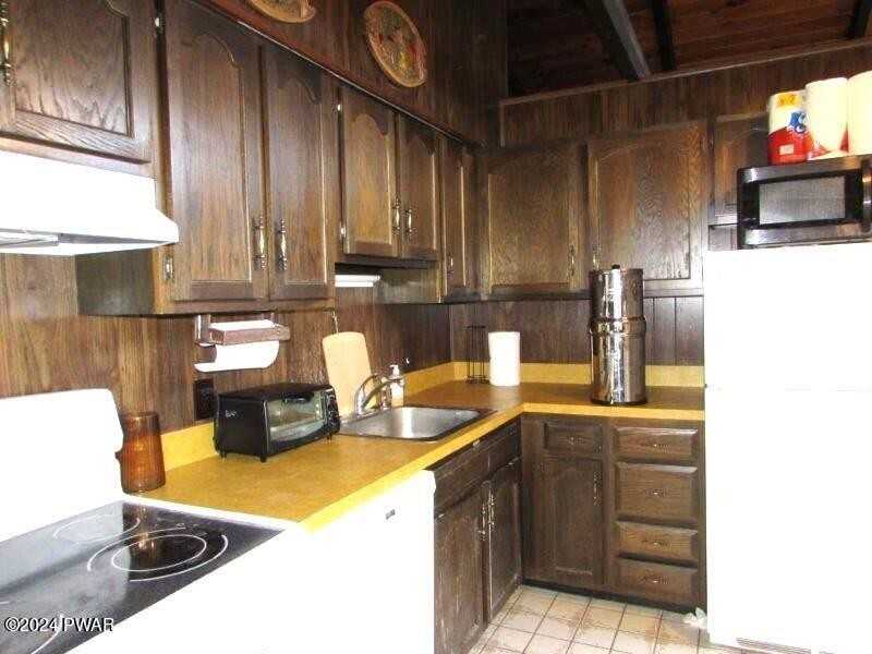 102 Surrey Ln - Photo 5 of 16