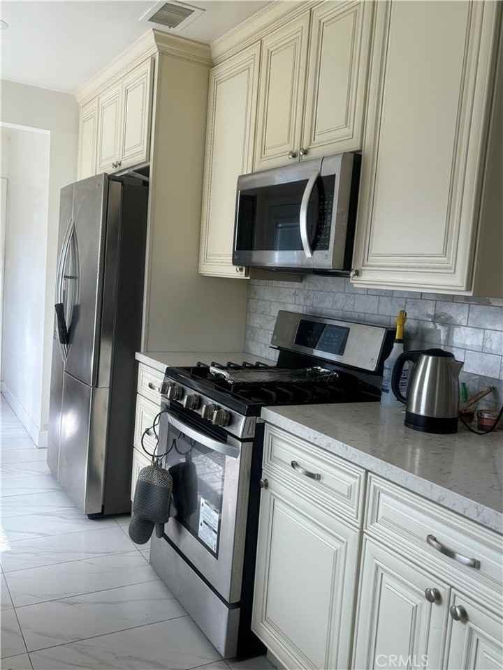 735 W Southgate Ave - Photo 2 of 13