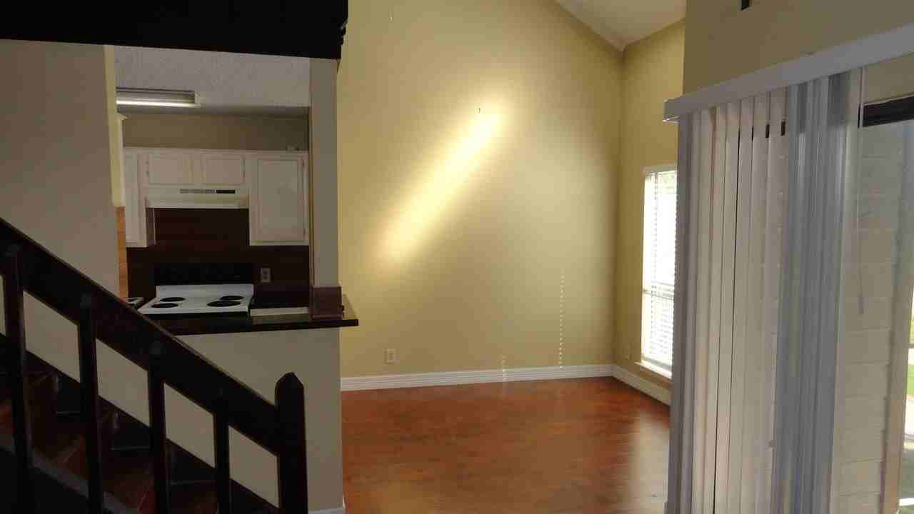 8163 Sands Point Dr - Photo 3 of 16