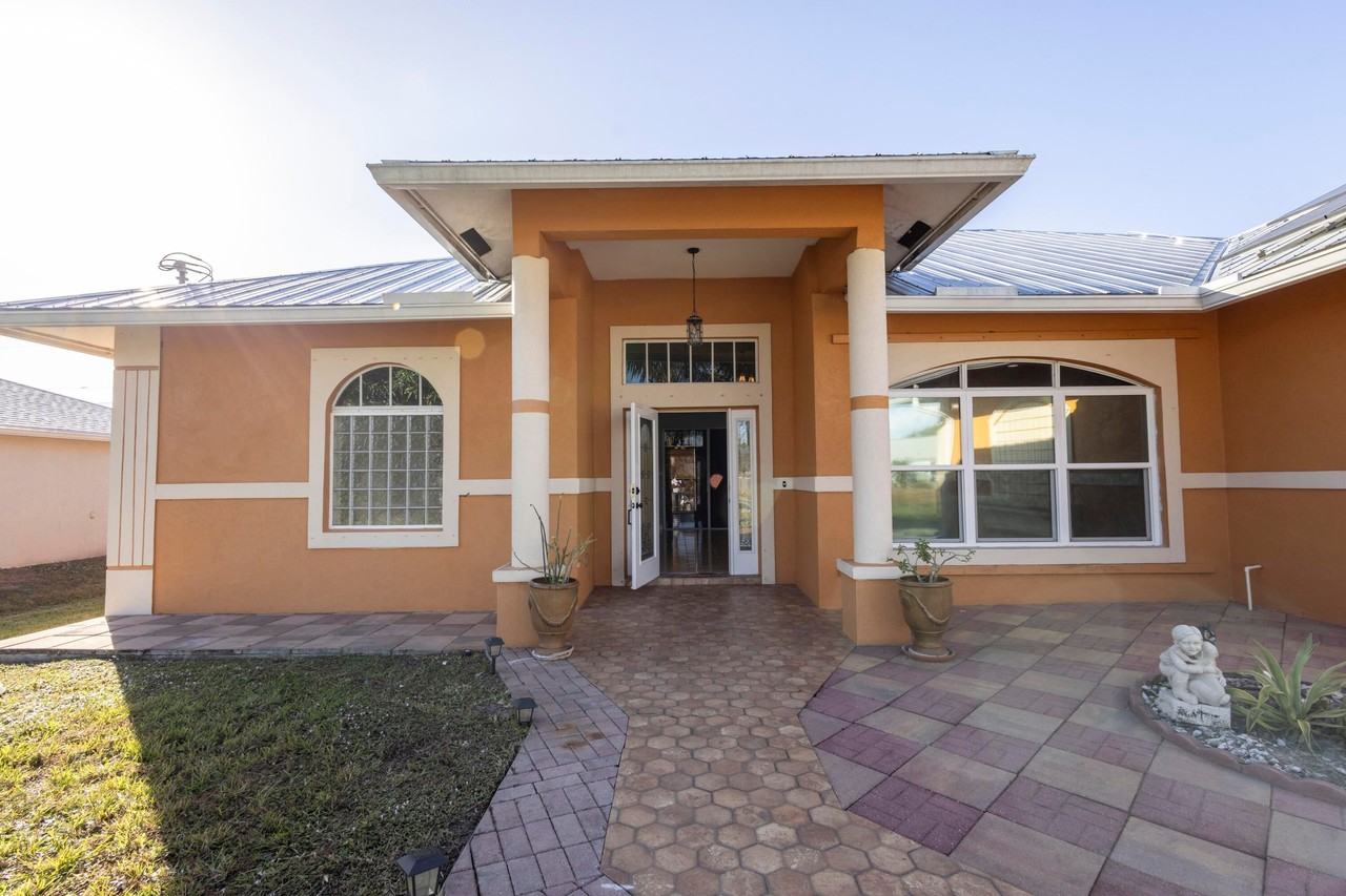 4074 Sw Kallen St - Photo 3 of 39