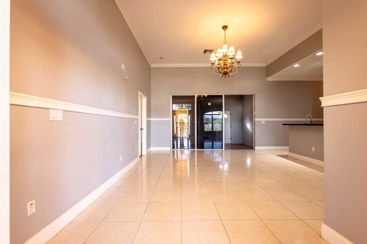 4074 Sw Kallen St - Photo 5 of 39