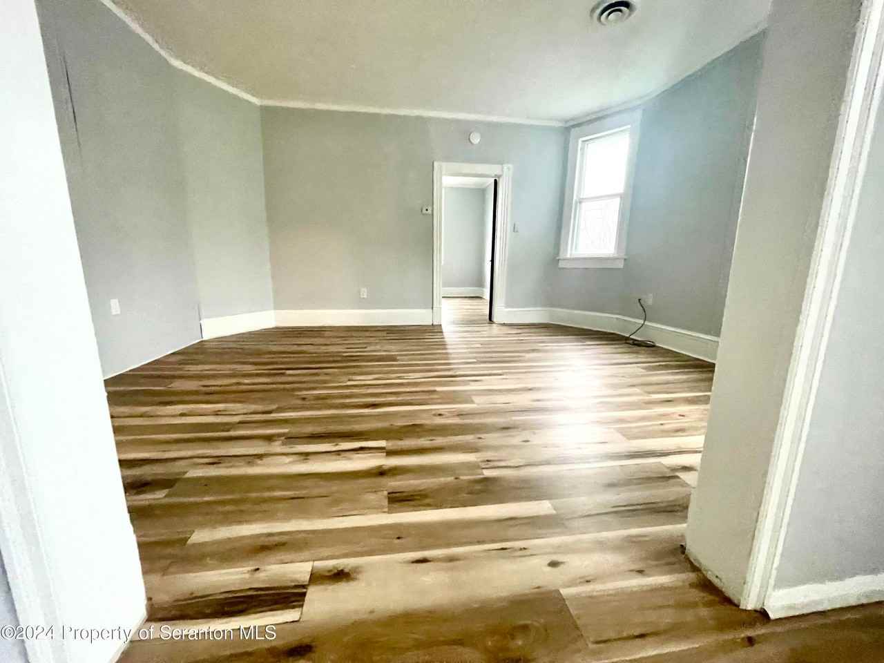 1210 Philo St - Photo 2 of 9