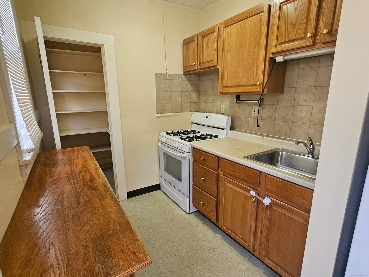 122 Clinton St - Photo 3 of 8