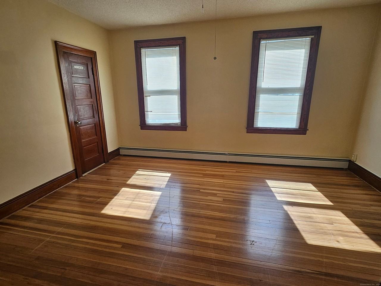 122 Clinton St - Photo 4 of 8