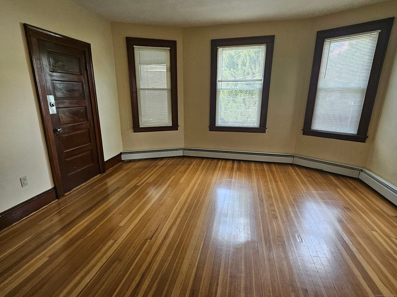 122 Clinton St - Photo 5 of 8