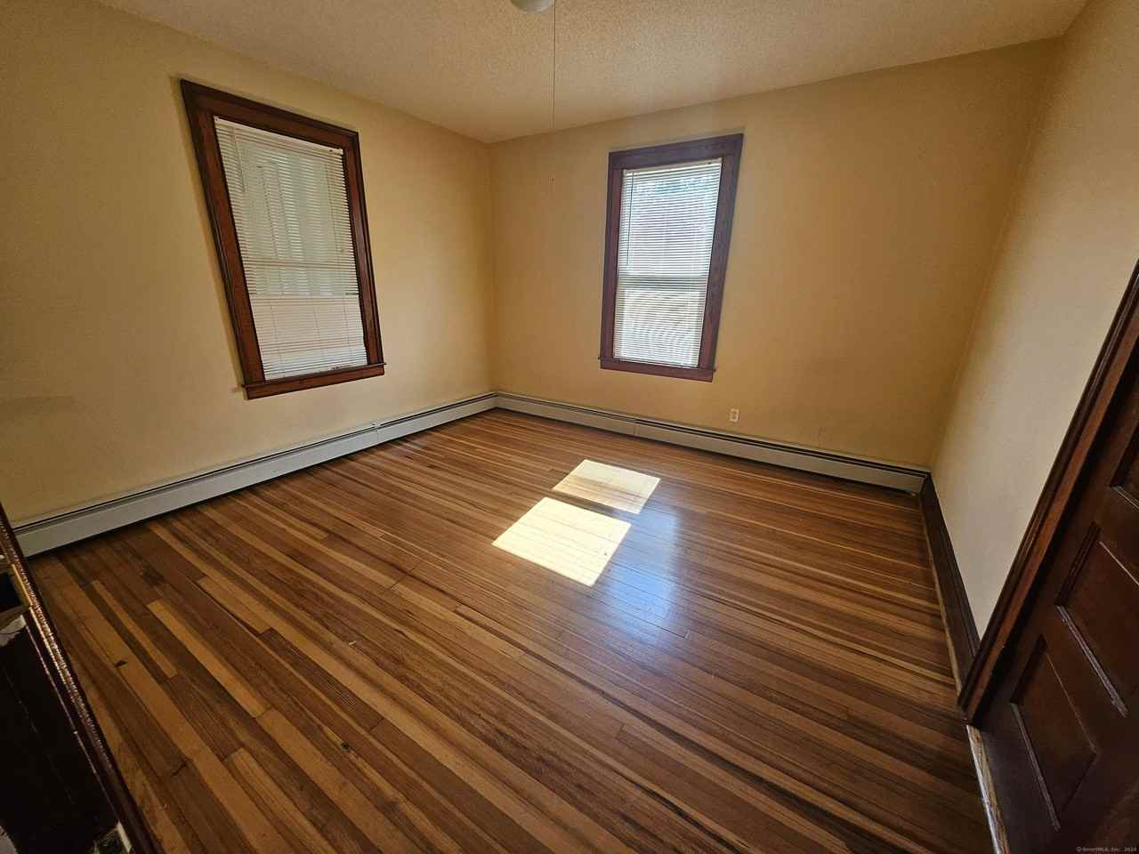 122 Clinton St - Photo 7 of 8