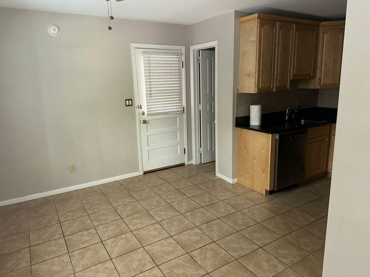 706 Mcculloch St - Photo 4 of 11