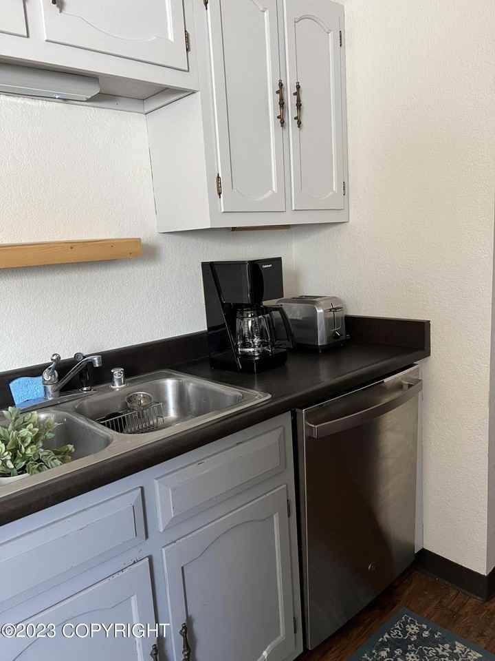 1551 State St - Photo 3 of 44