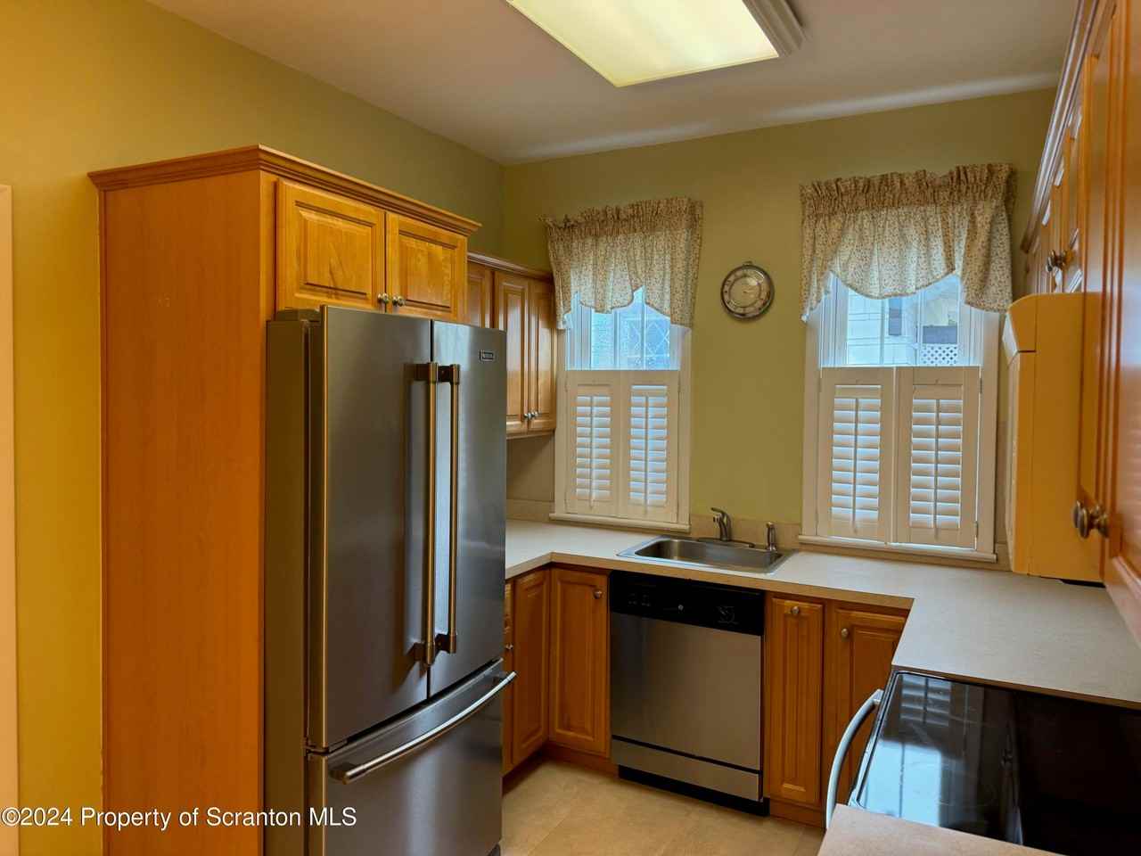 2208 Adams Ave - Photo 5 of 11