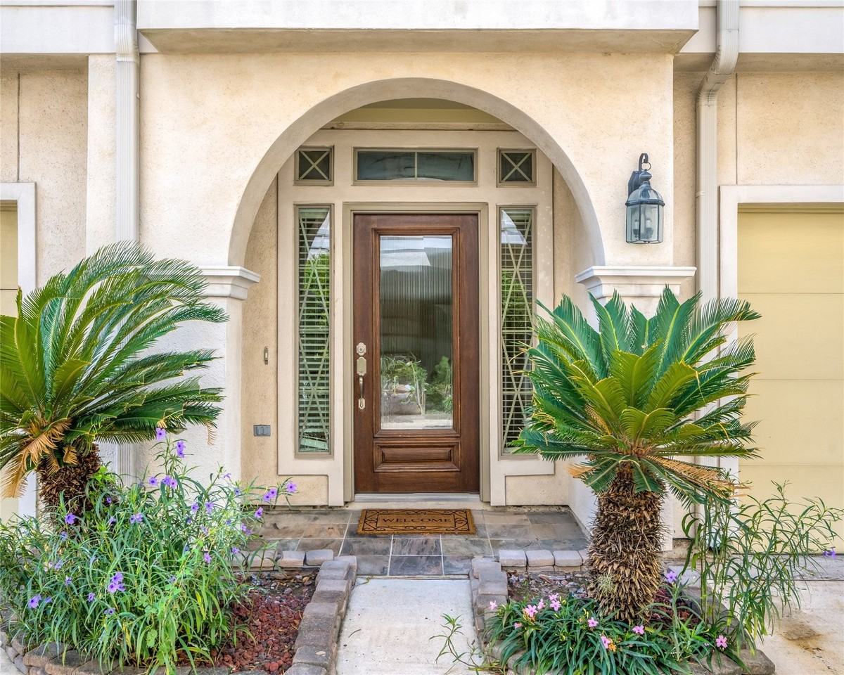 2410 La Branch St - Photo 2 of 33