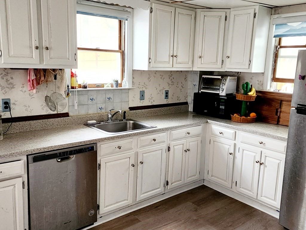 25 Essex St - Photo 4 of 25