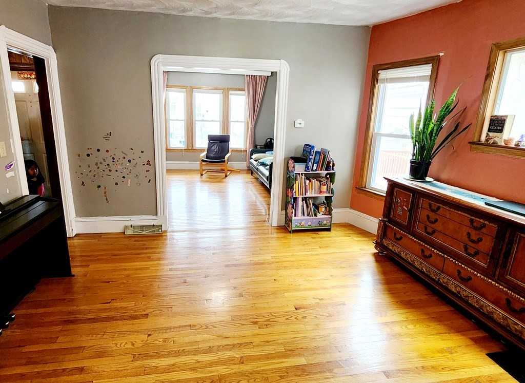 25 Essex St - Photo 7 of 25