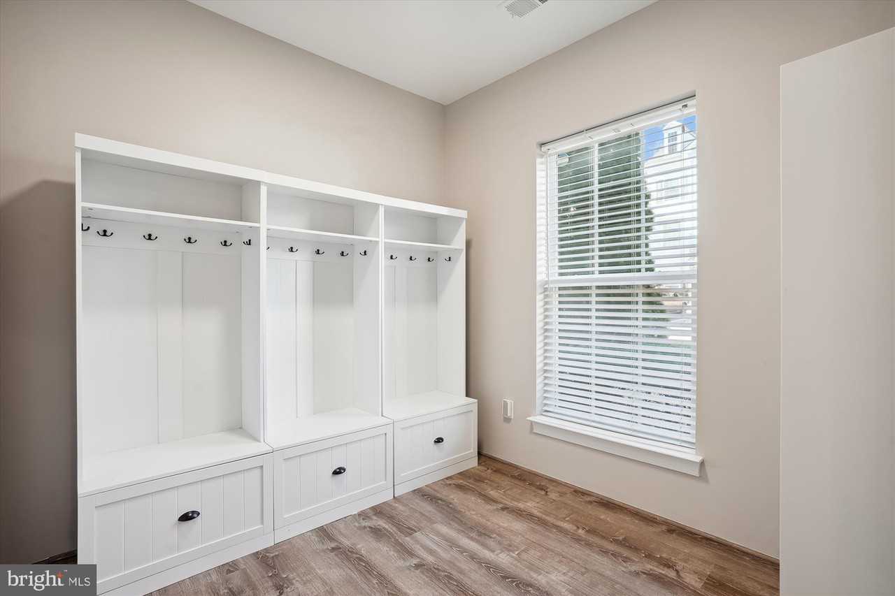 7475 Riding Meadow Way - Photo 3 of 23