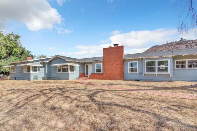 988 Pepper Dr - Photo 4 of 41