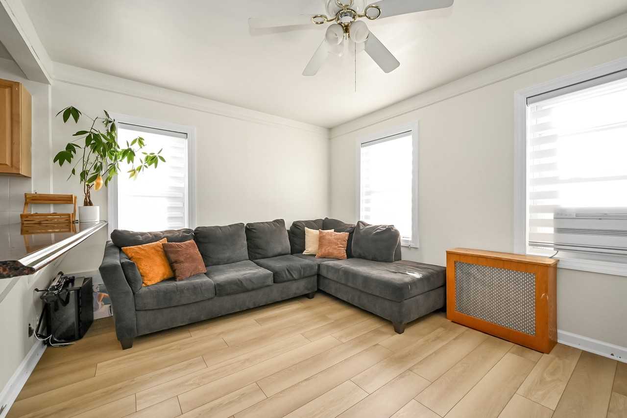 10739 129th St 2nd Fl - Photo 2 of 14